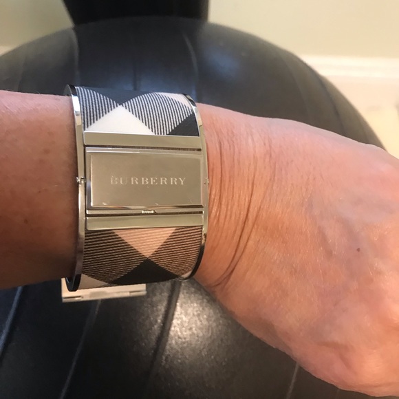 Burberry watch - Picture 2 of 4